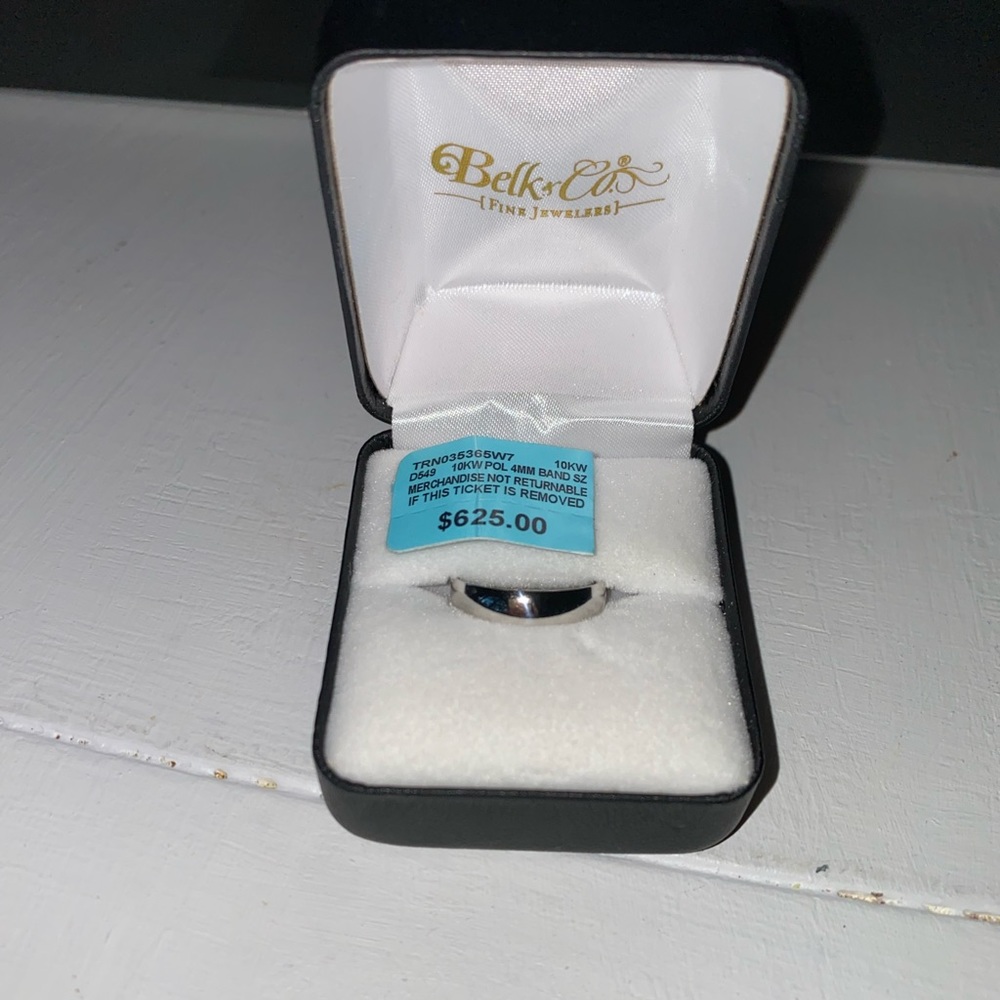 10K 4MM White Gold wedding band size 7
